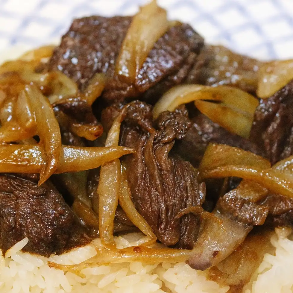 B&oelig;uf aux oignons au wok