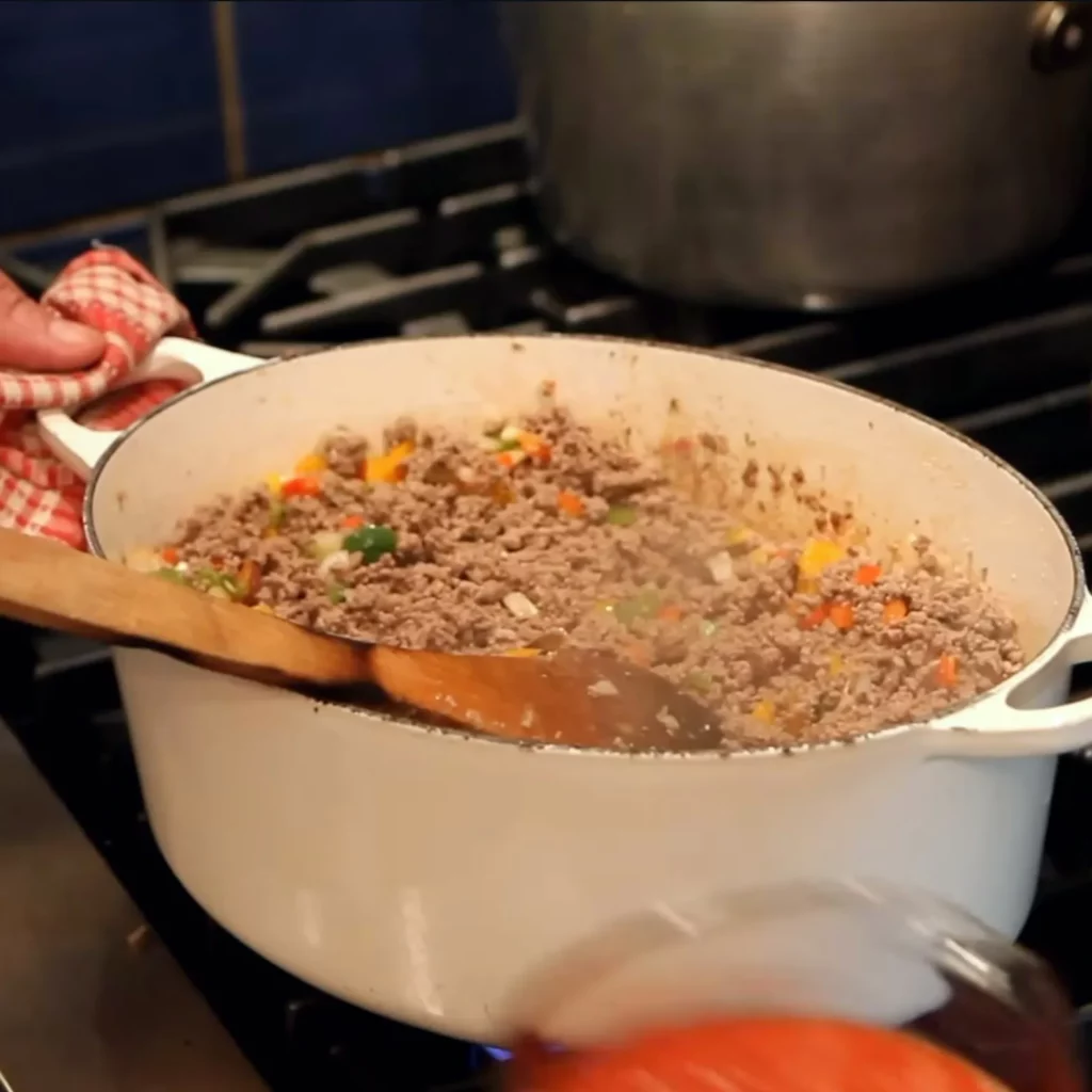 Chili con carne en bols de tortillas