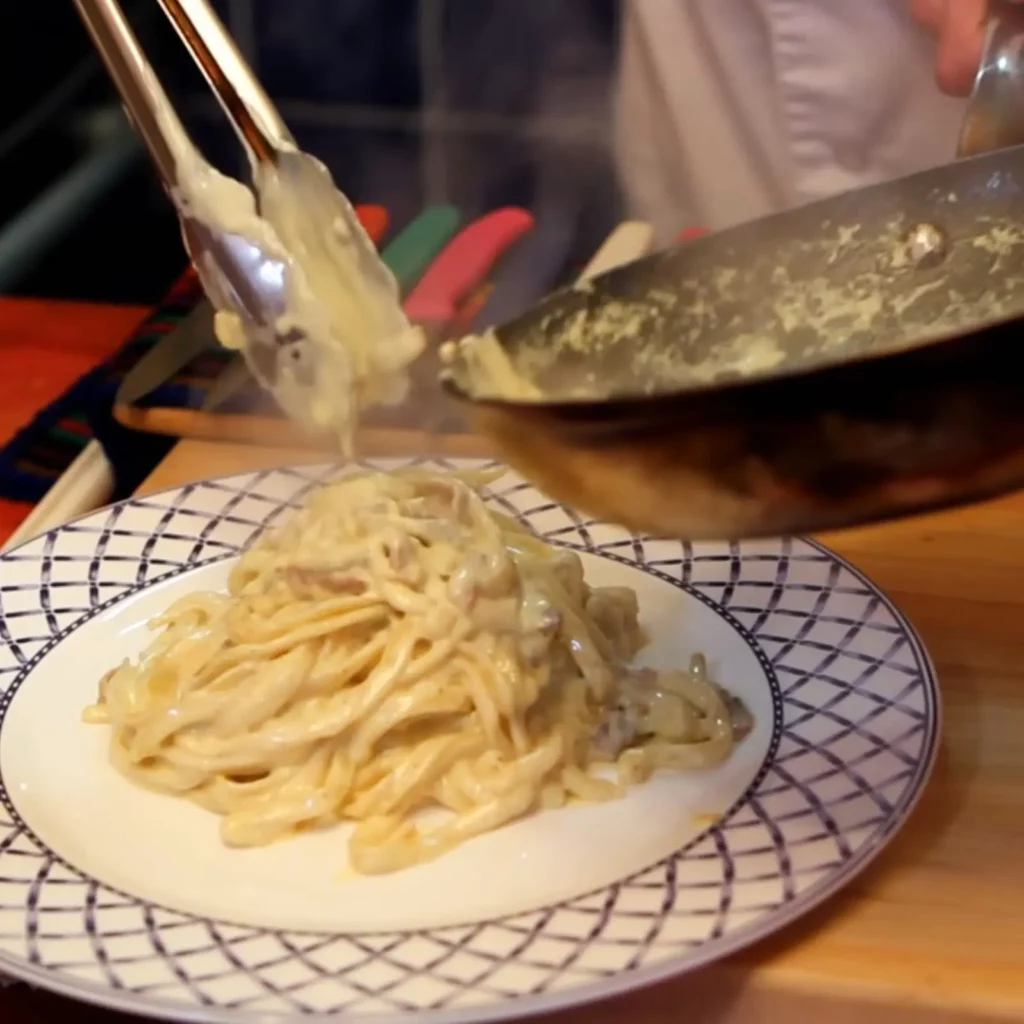 Creamy Linguine Carbonara (With Cream)