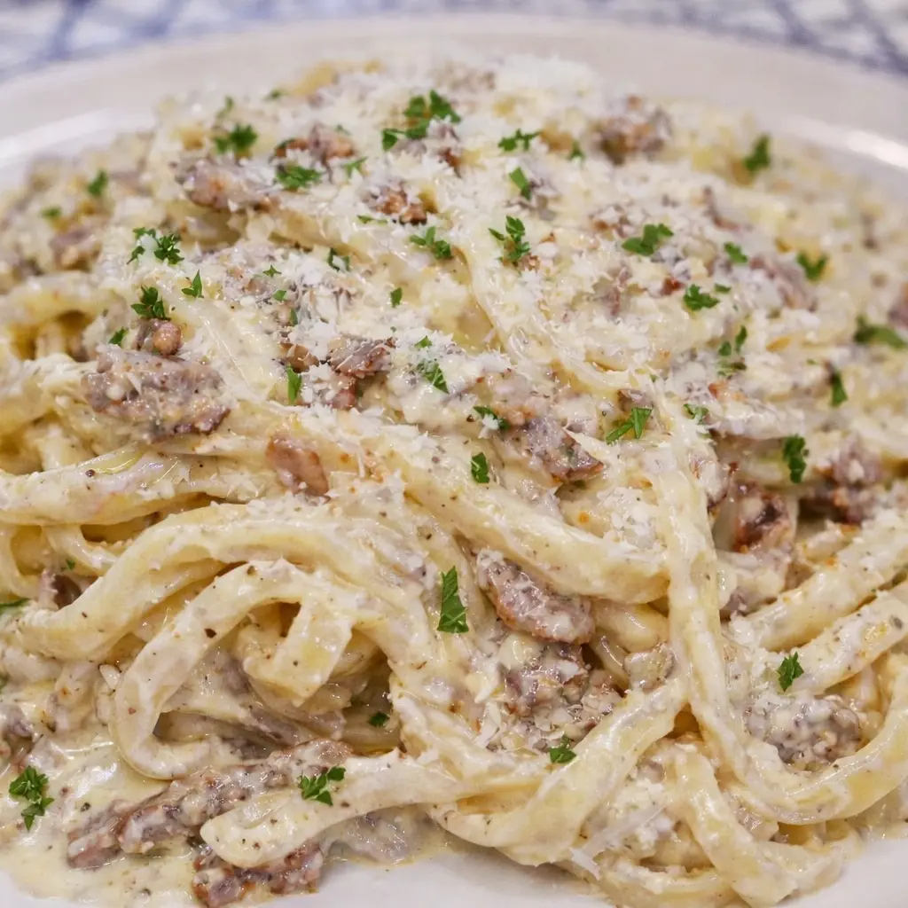 Creamy Linguine Carbonara (With Cream)