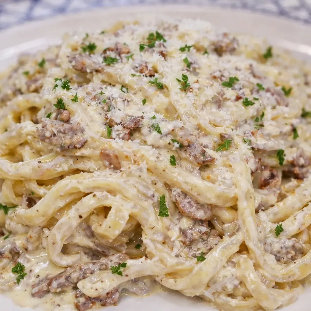 Creamy Linguine Carbonara (With Cream)