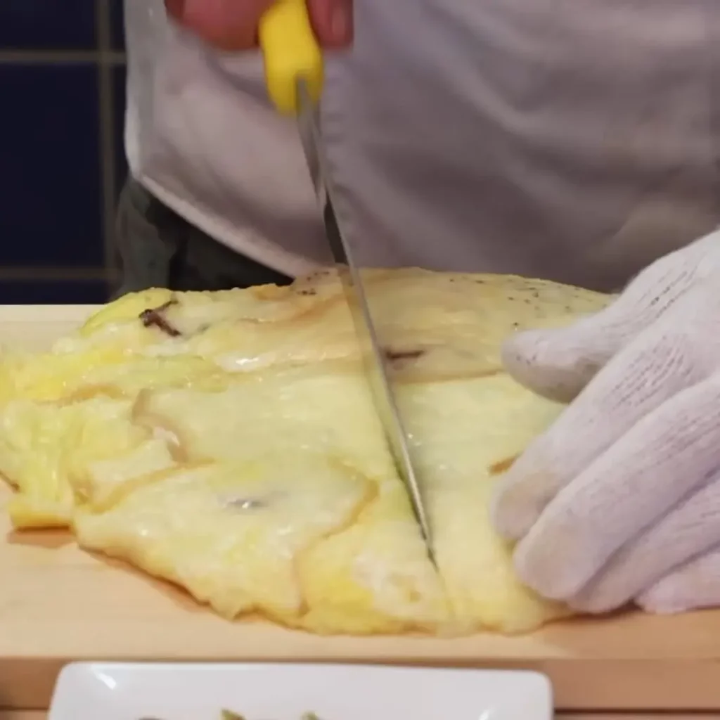 Omelette fromag&egrave;re au raclette et bacon