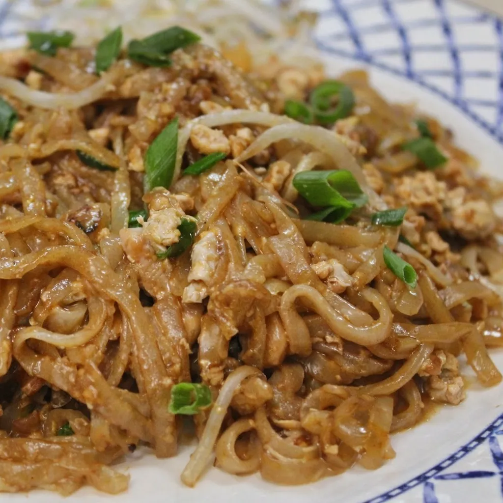 Easy Chicken Pad Thai 