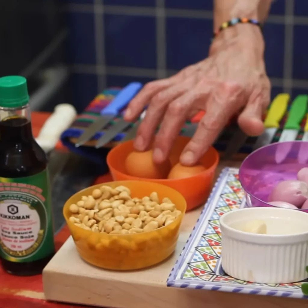 Easy Chicken Pad Thai 