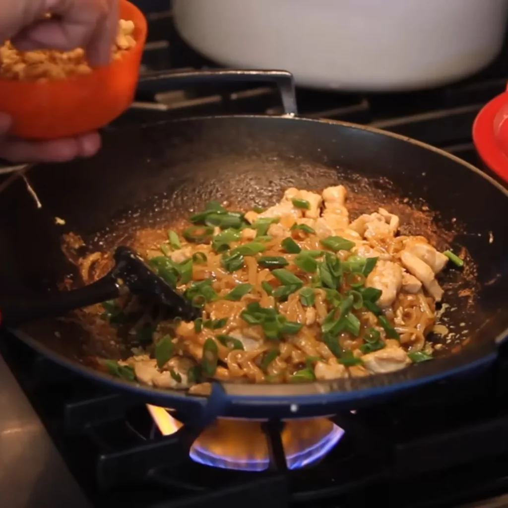 Easy Chicken Pad Thai 