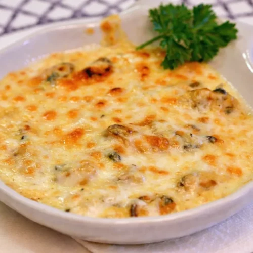 Coquilles de moules gratin&eacute;es