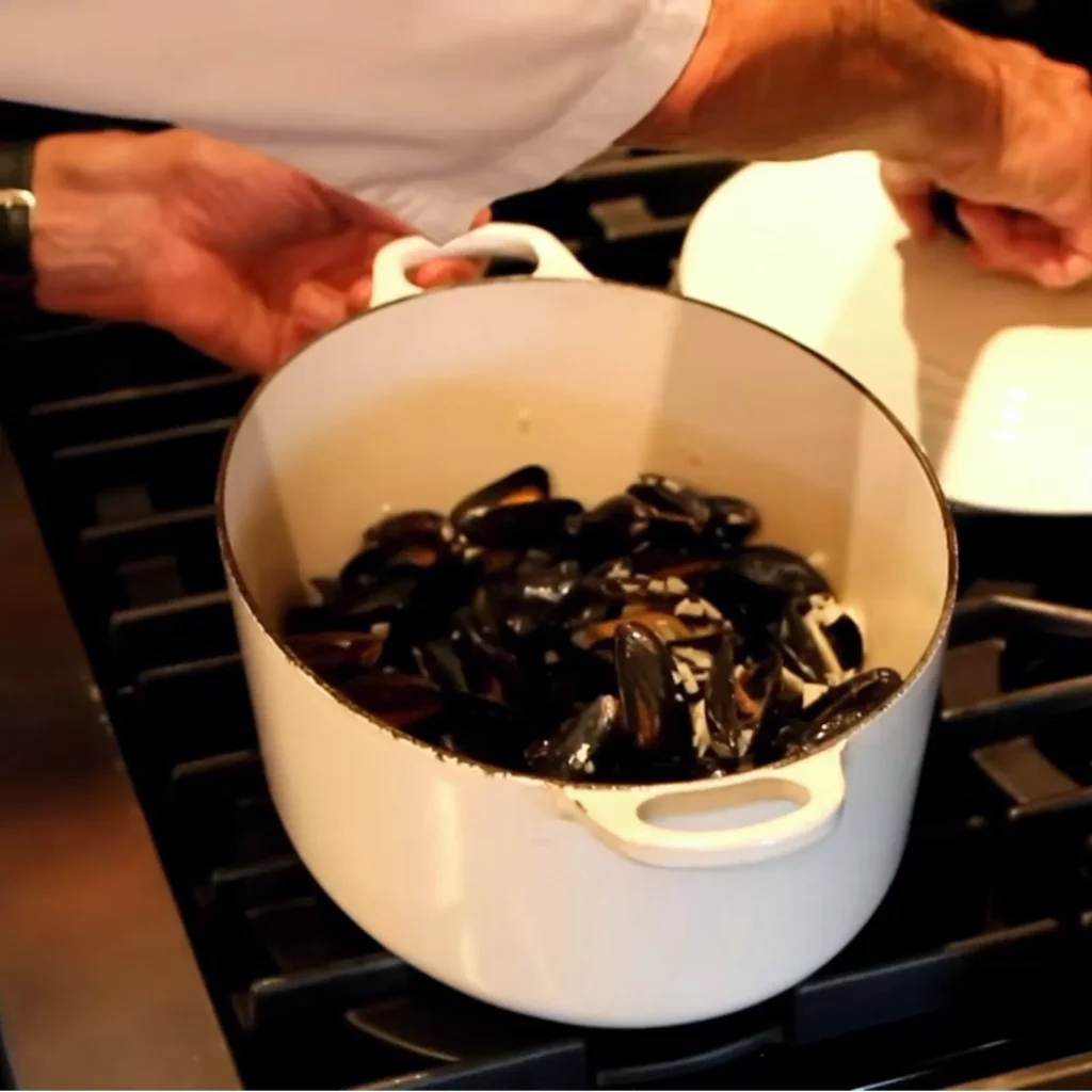 Coquilles de moules gratin&eacute;es