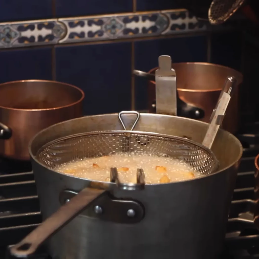 Poutine montr&eacute;alaise au smoked meat