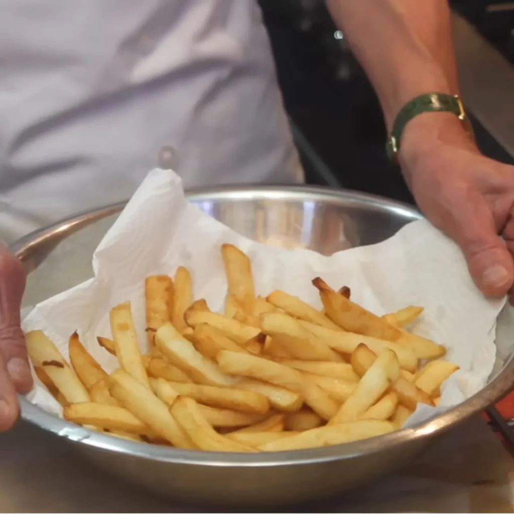 Poutine montr&eacute;alaise au smoked meat