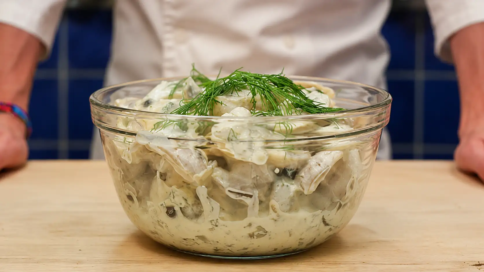 Salade de pommes de terre crémeuse aux cornichons, aneth et mayonnaise maison