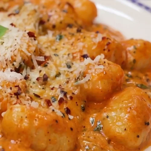 Gnocchis crémeux à la tomate en une poêle