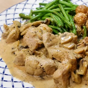 Ris de veau aux champignons, sauce crème au cognac et vin blanc