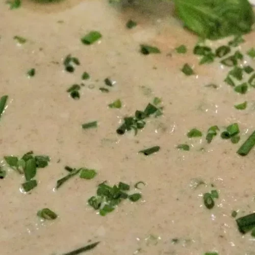 Soupe froide aux champignons cr&eacute;meuse, facile et fra&icirc;che
