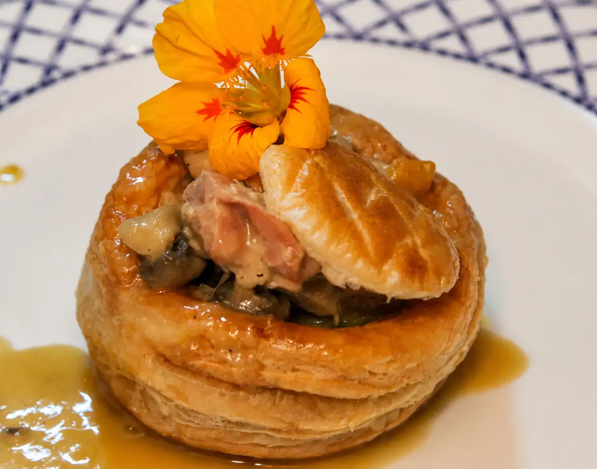 Easy Chicken Vol-au-Vent with Creamy Mushroom Filling