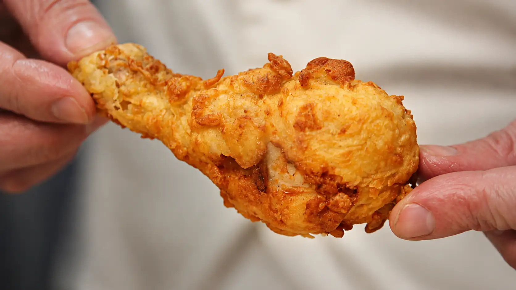 Pilons de poulet façon KFC maison, croustillants avec sauce brune