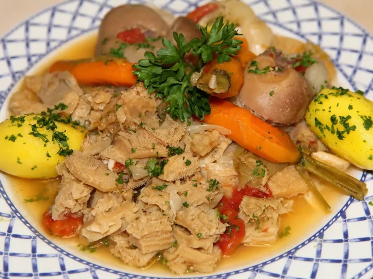 Tripes de bœuf mijotées au vin blanc, tomates et pommes de terre