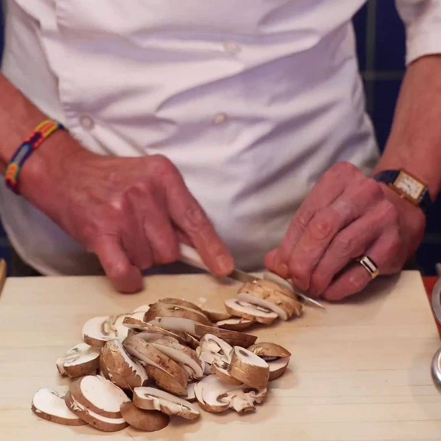 boeuf stroganoff facile filet mignon nouilles oeufs, &eacute;tape 1