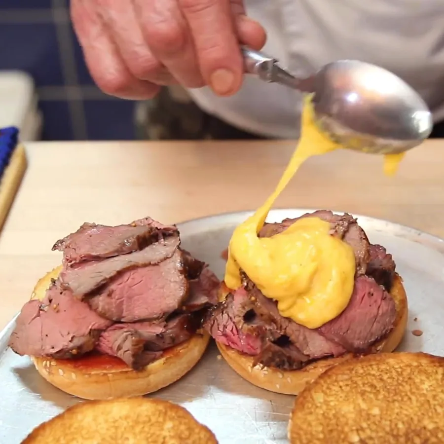 burger au steak sauce cheddar ketchup erable, &eacute;tape 6