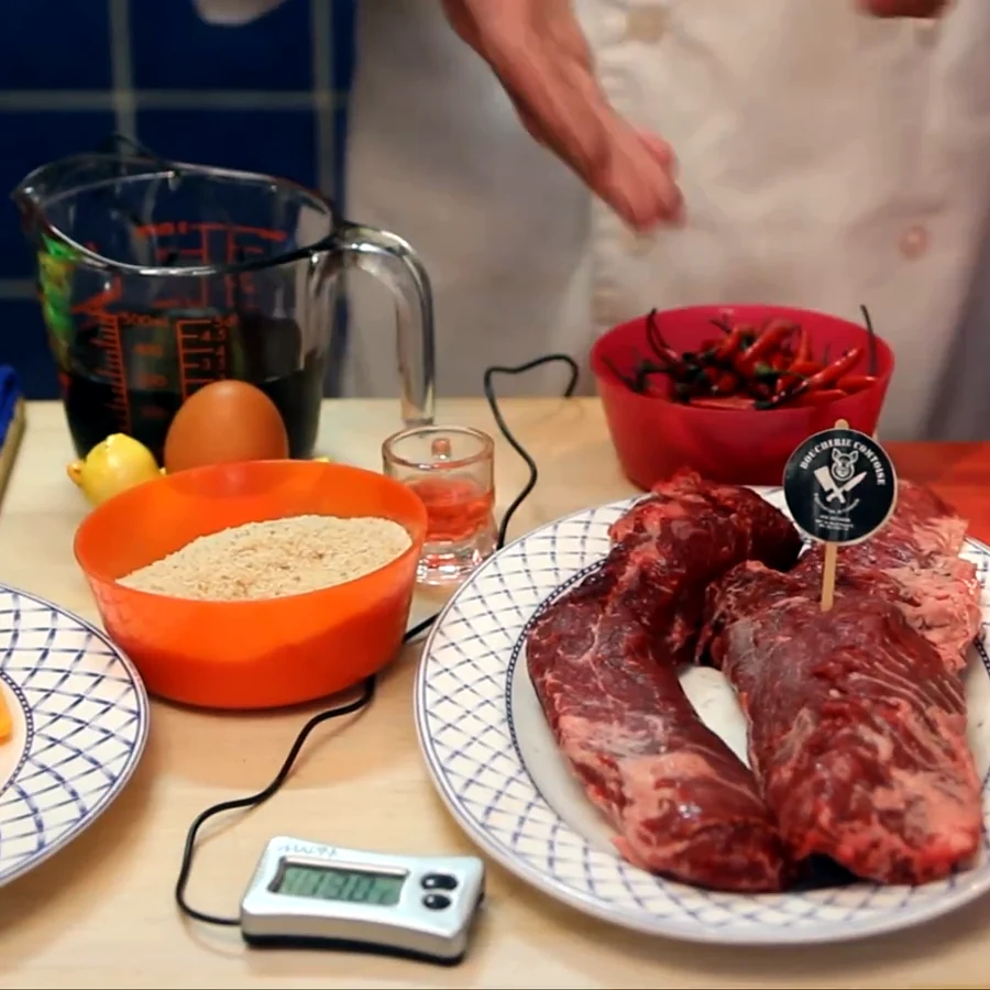 burger du diable halloween pains noirs sauce piquante, ingredients