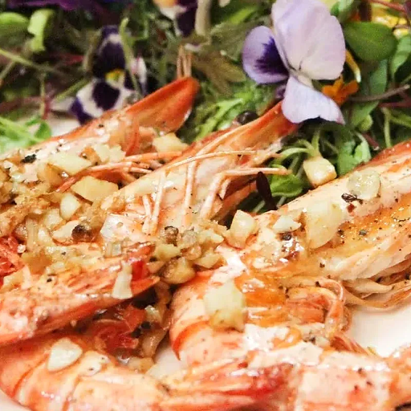 crevettes plancha salade mesclun 20 minutes, plat fini