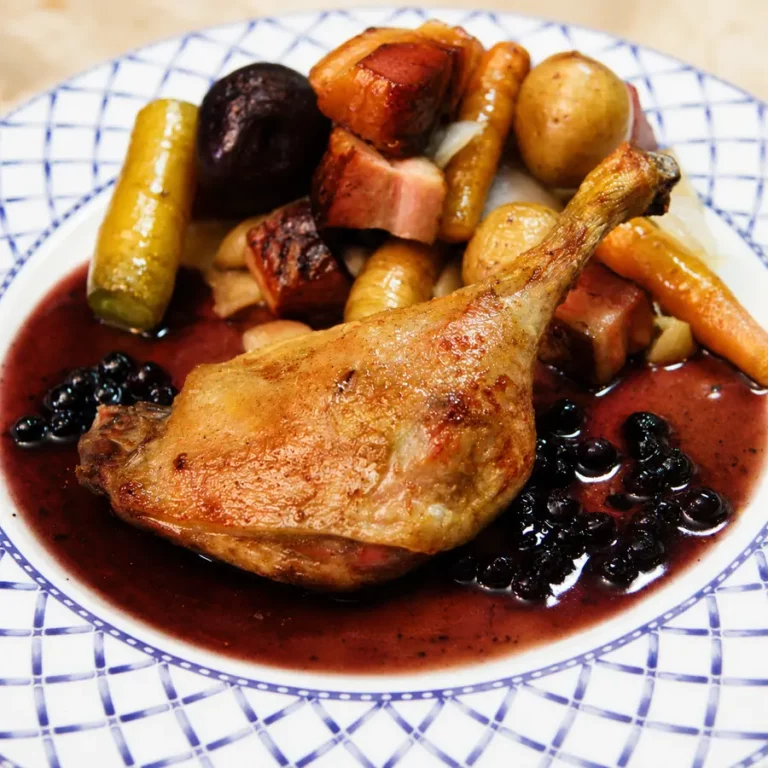 Cuisses de canard r&ocirc;ties, sauce au bleu et &agrave; l&rsquo;&eacute;rable