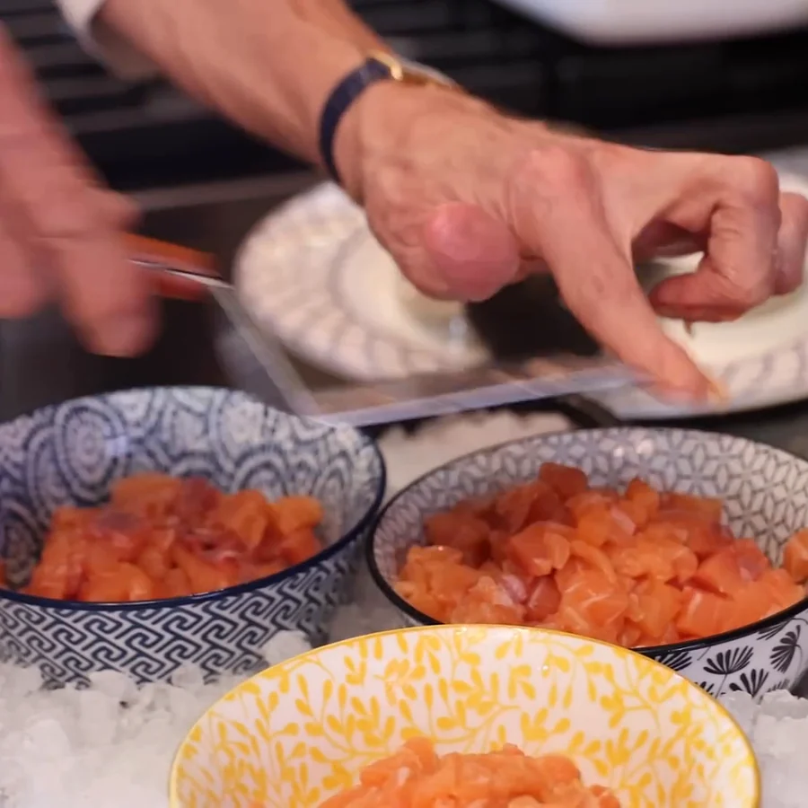 easy asian salmon tartare ginger soy sriracha, step 1