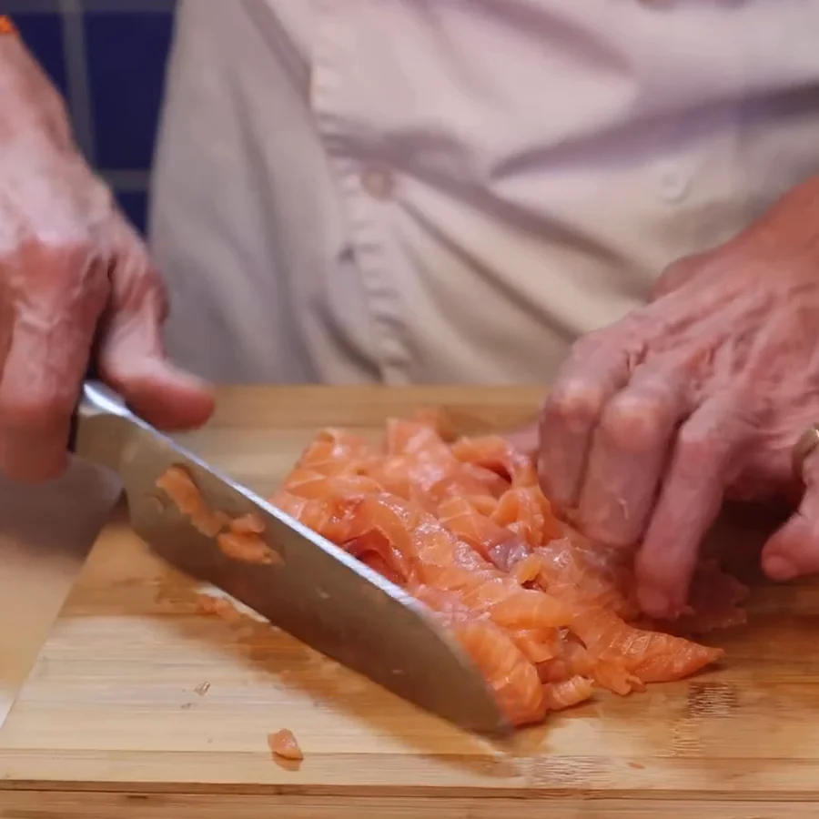 easy asian salmon tartare ginger soy sriracha, step 2