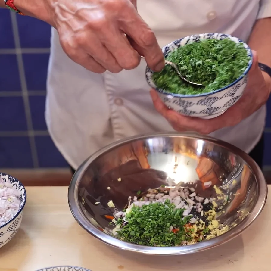 easy asian salmon tartare ginger soy sriracha, step 4