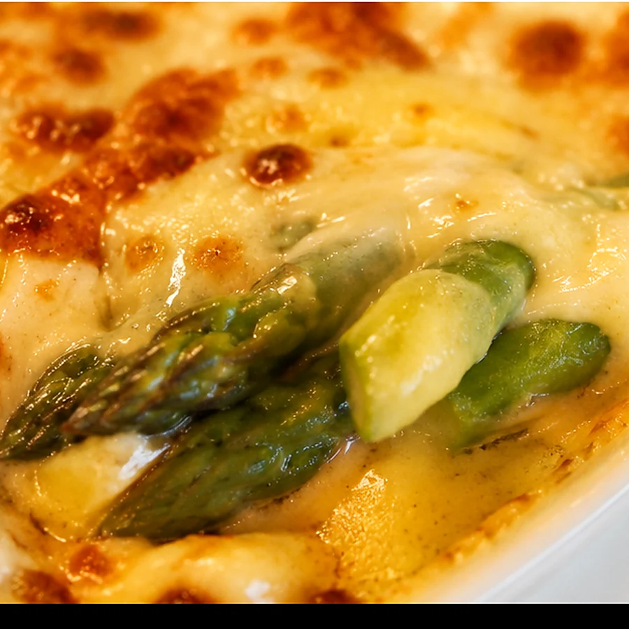 easy asparagus gratin with bechamel, finished dish
