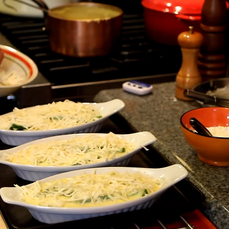 easy asparagus gratin with bechamel, step 5