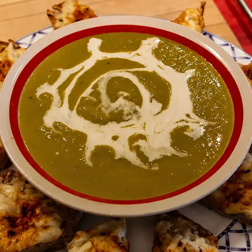 easy leek soup with cheesy croutons, finished dish
