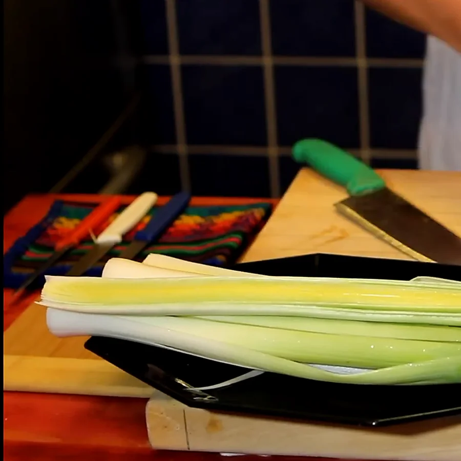 easy leek soup with cheesy croutons, step 1