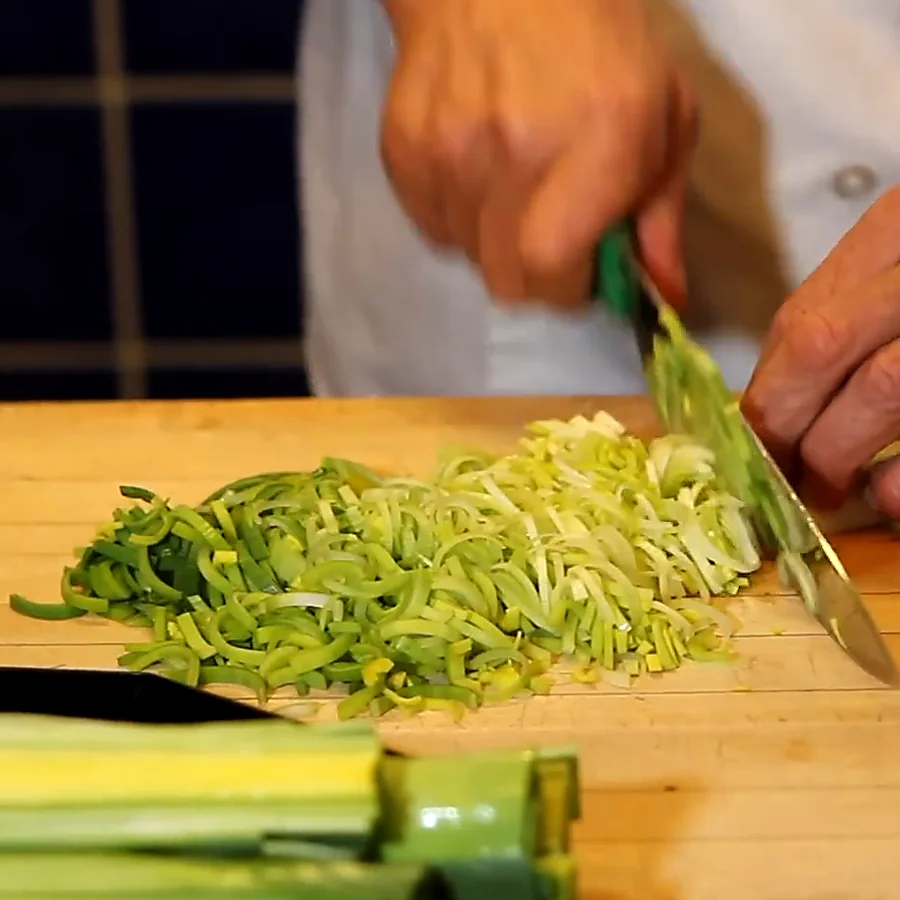 easy leek soup with cheesy croutons, step 2