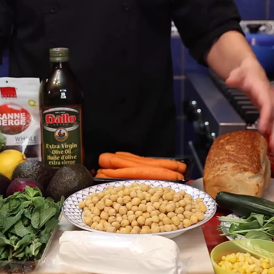 easy tomato panzanella salad crispy chickpeas, ingredients