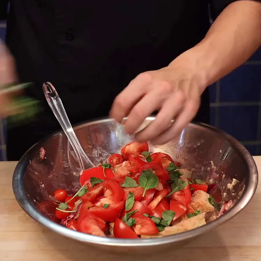 easy tomato panzanella salad crispy chickpeas, step 4