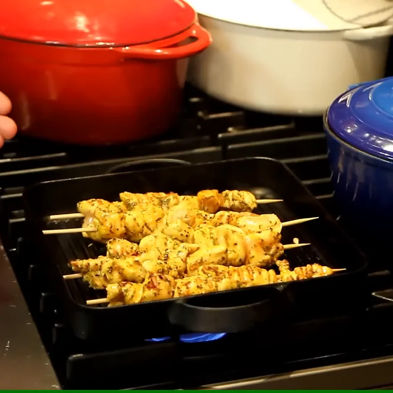 grilled chicken souvlaki wraps tzatziki, step 4