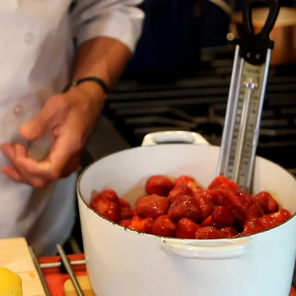 homemade strawberry jam, step 1