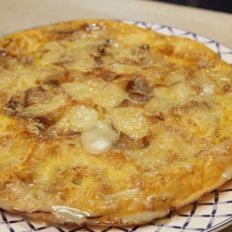 Omelette alsacienne au four facile avec jambon, oignons et fromage