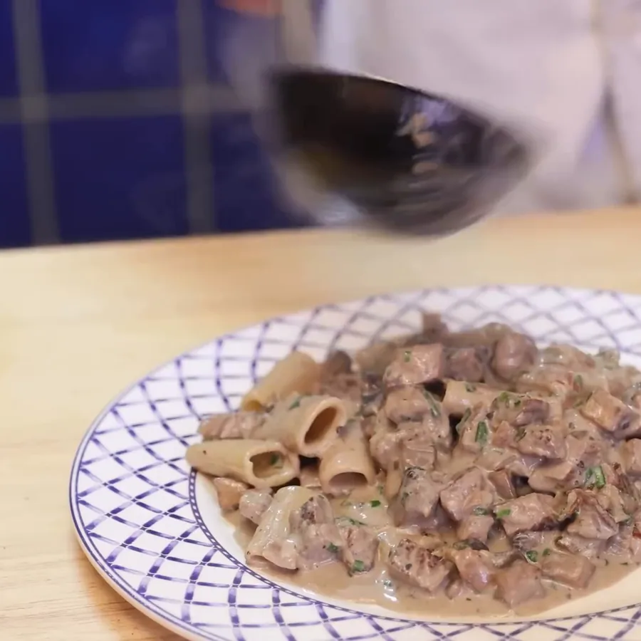 pates cremeuses boeuf tomates epinards parmesan, plat fini