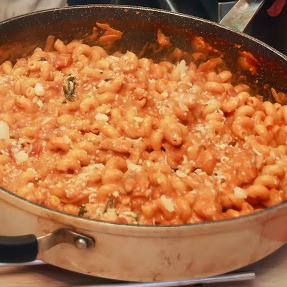 pates cremeuses boeuf tomates epinards parmesan, plat fini