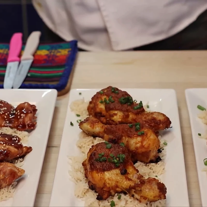 pilons de poulet marines aux epices faciles au four, plat fini