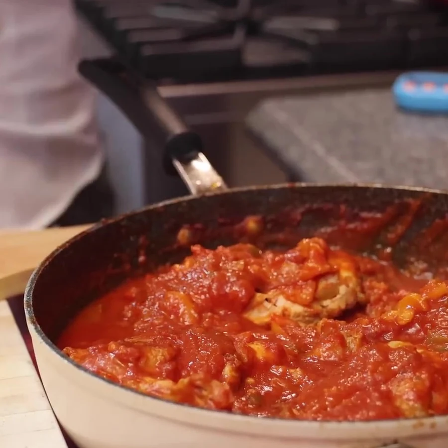 poulet a la harissa maison facile mijote poivrons, plat fini