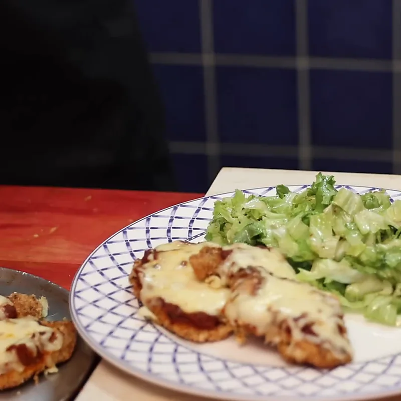 poulet parmigiana a la friteuse a air, plat fini