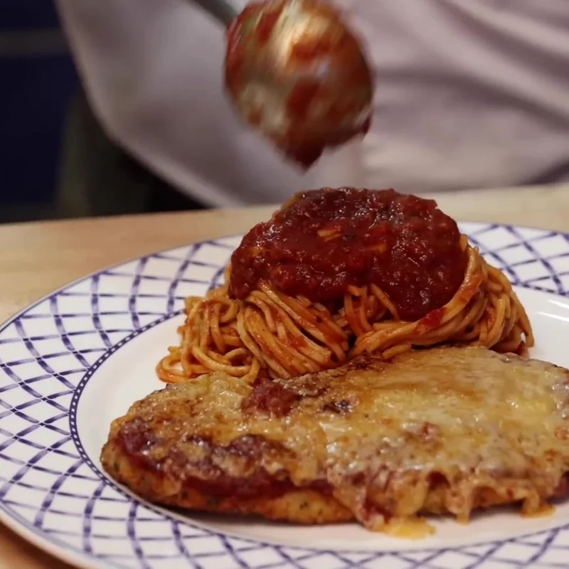 poulet parmigiana classique facile avec spaghetti, plat fini