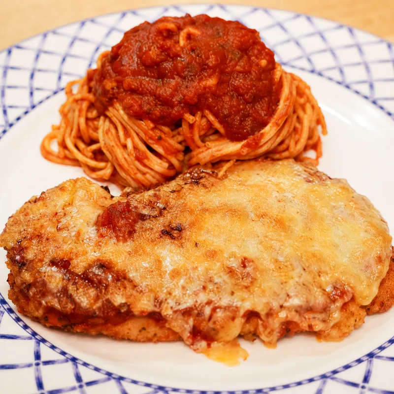 poulet parmigiana classique facile avec spaghetti, plat fini