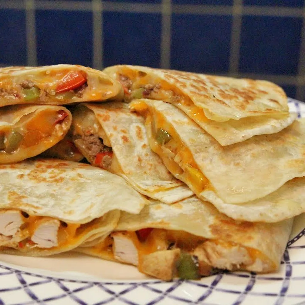 Quesadillas au bœuf faciles avec cheddar et trempette à l’avocat