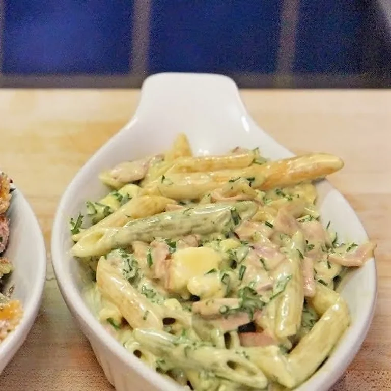 Salade de penne crémeuse au jambon et fromage bleu facile