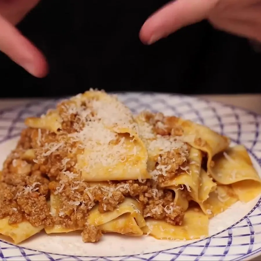 sauce bolognaise maison pappardelles fraiches, plat fini