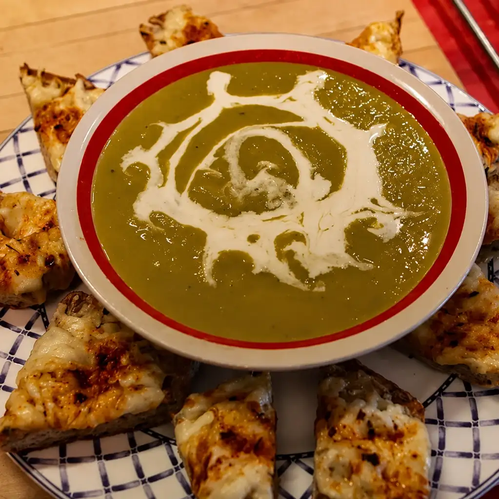 Soupe de poireaux facile avec cro&ucirc;tons gratin&eacute;s