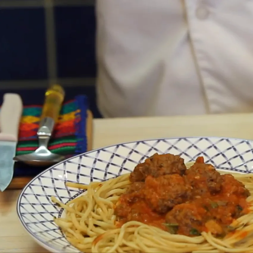 spaghetti boulettes de viande maison faciles, plat fini